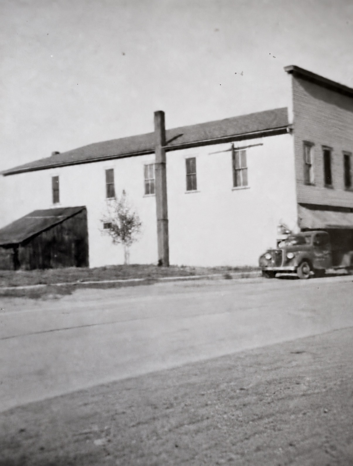 Historic black-and-white photograph of Vinnie's Longbranch